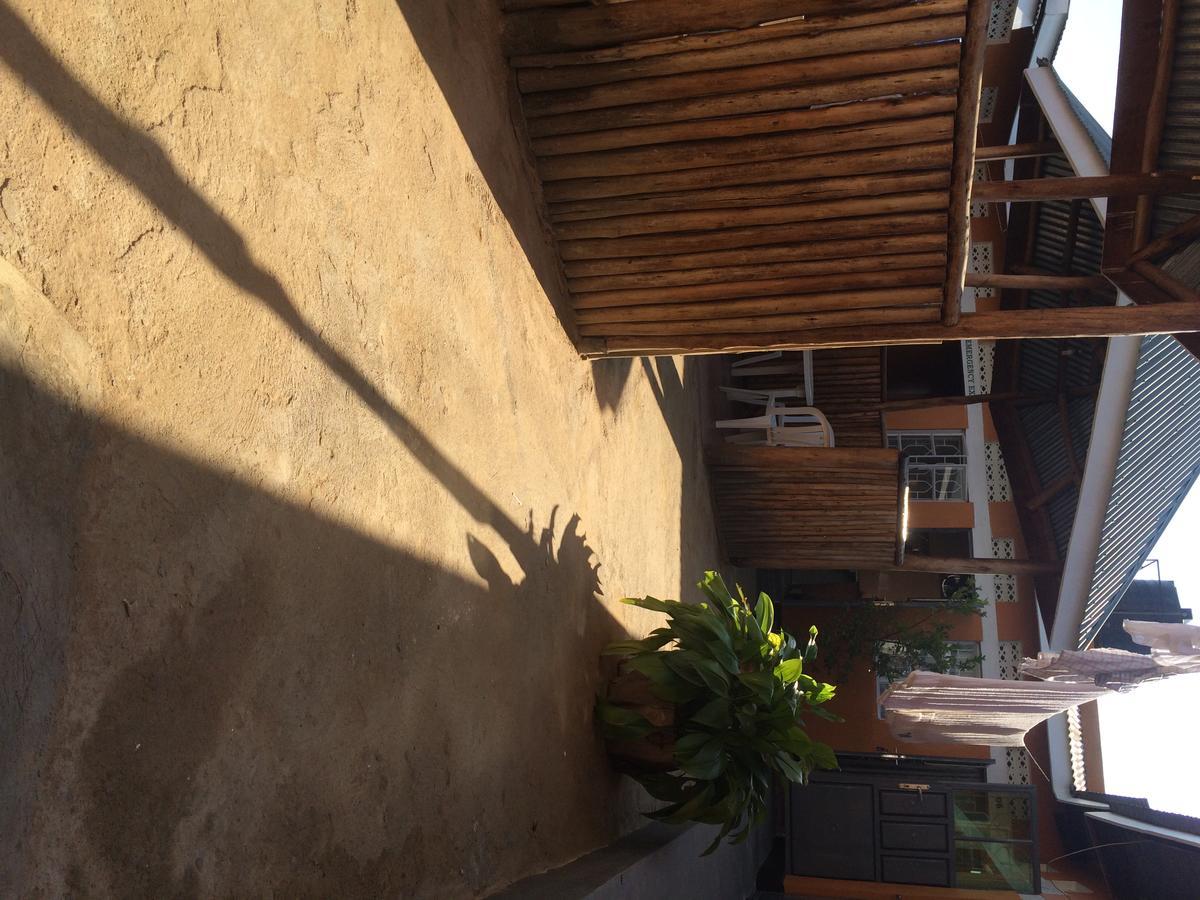 Suba Motel Kihihi ภายนอก รูปภาพ